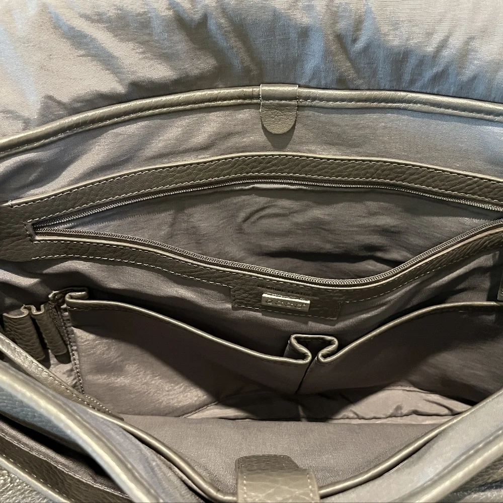 Rare Ecco Unisex Ely Grey Pebbled Leather Messenger Bag is Pristine